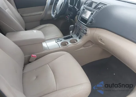 2013 Toyota Highlander Se V6 z USA, uszkodzony, nr VIN 5TDZK3EH5DS131283